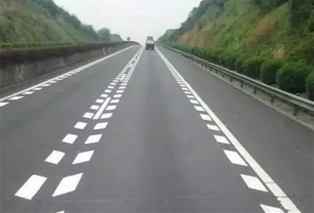 交通道路减速标志标线