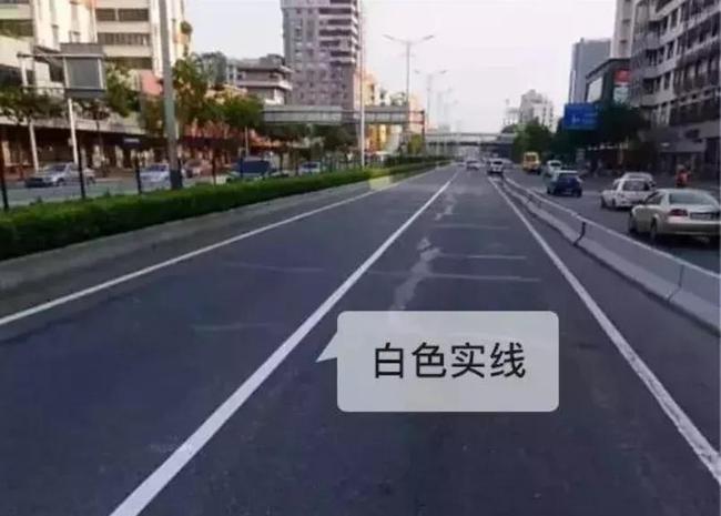 路口白色实线是什么标线？